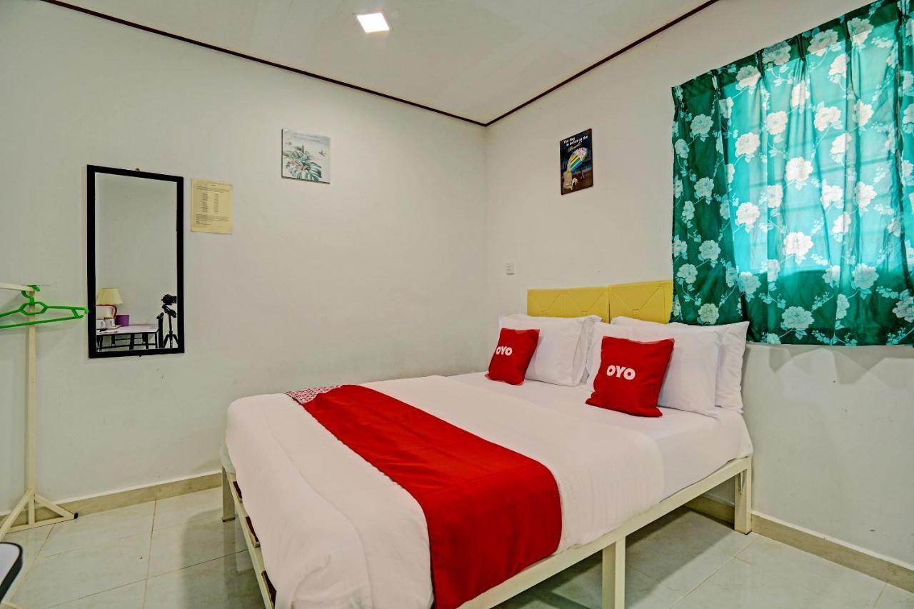 Capital O 90423 Teratai Chalet Hotel Kampong Raja Exterior photo