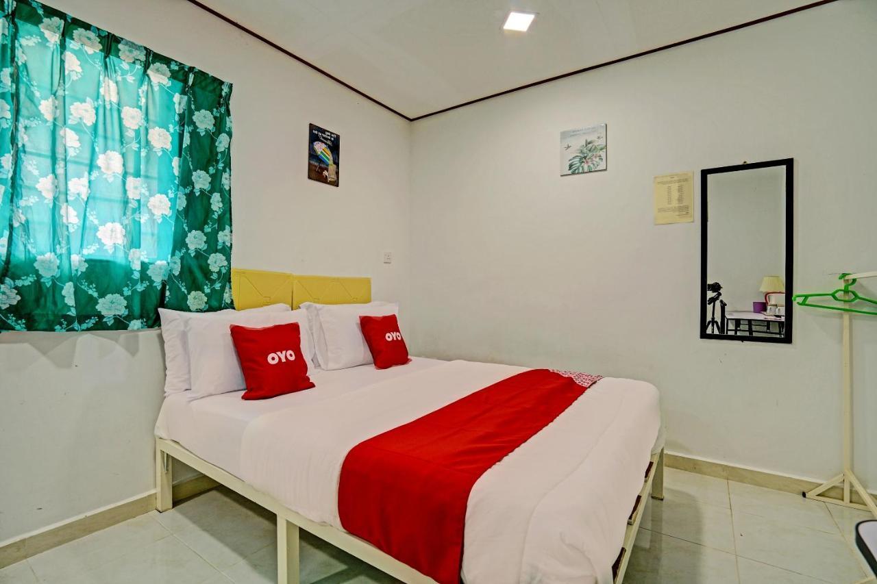 Capital O 90423 Teratai Chalet Hotel Kampong Raja Exterior photo